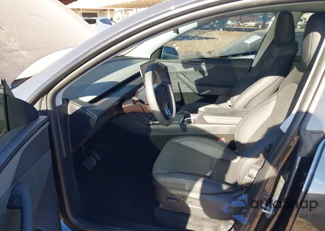 2026 Tesla Model Y Long Range Dual Motor All-Wheel Drive from USA, damaged, VIN 7SAYGDED5TA470466